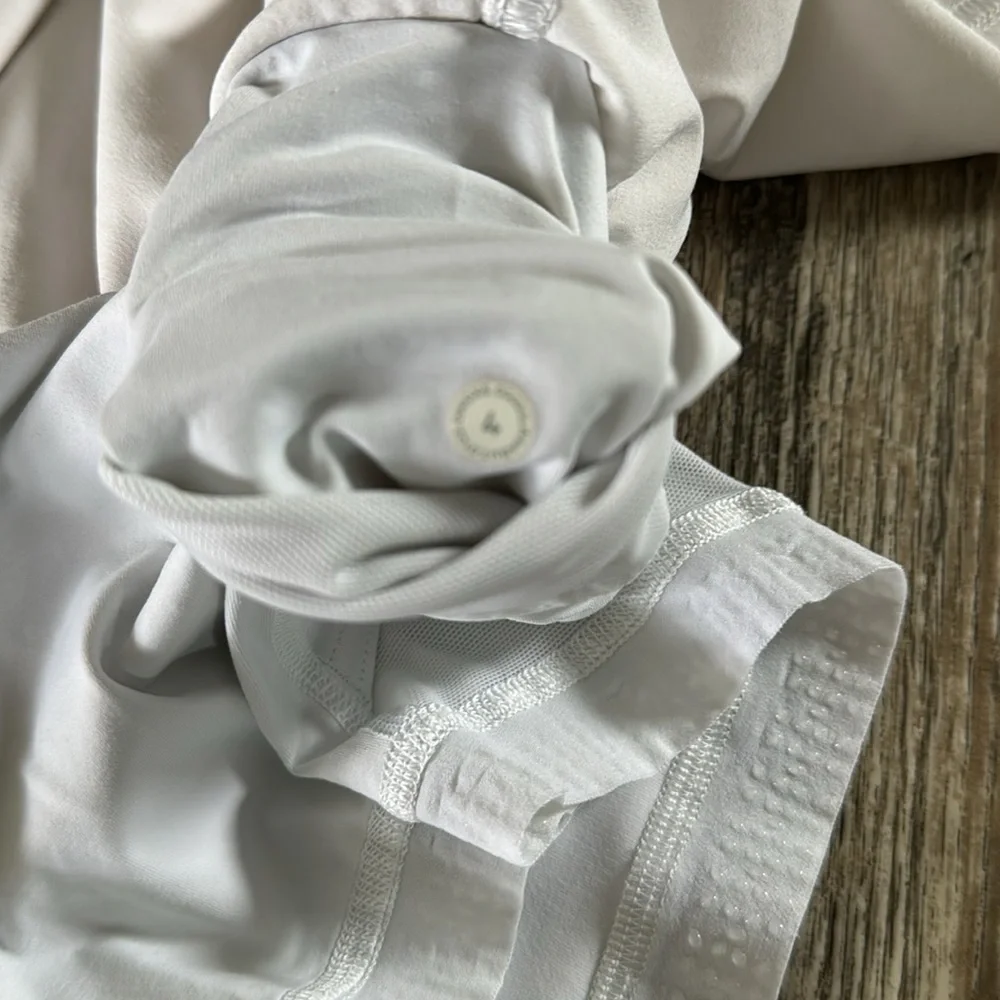 🌟LULULEMON 🌟WOMEN 🌟SHIRT, SIZE 4 - Picture 7 of 9